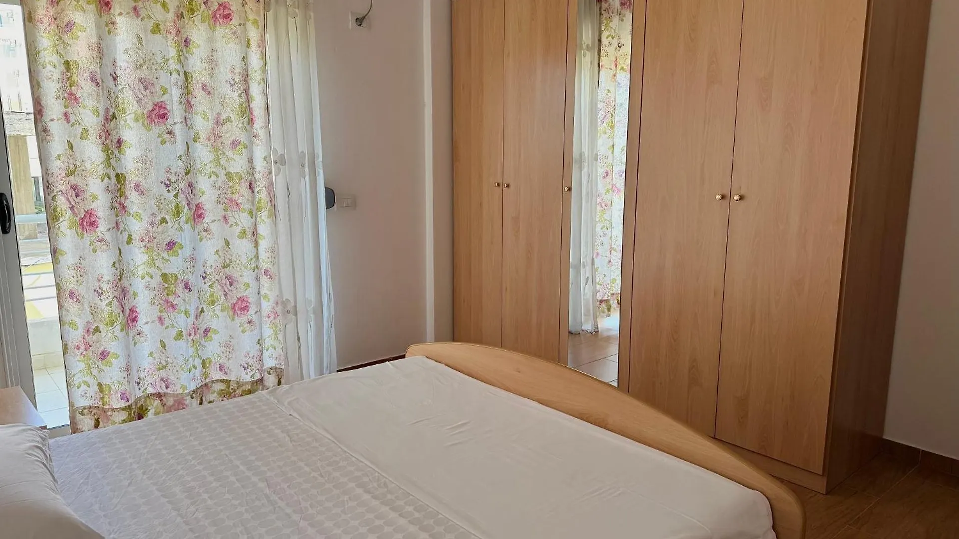 Southcoast Apartments Vlorë 0*,